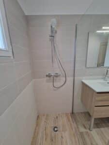 Renovation salle de bain Bannalec retrait baignoire 5 - Quimperlé Moëlan-sur-mer
