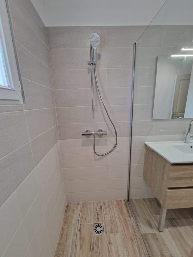 Rénovation salle de bain Bannalec retrait baignoire (5)